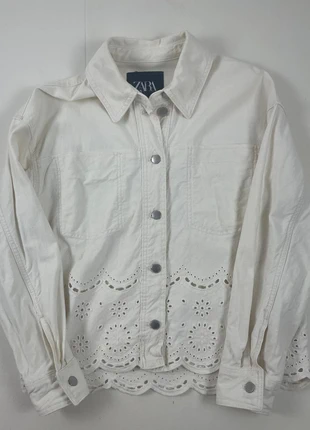 Veste Zara en jean couleur crème taille XS, brand: Zara, condizioni: Nuovo senza cartellino, taglia: XS / IT 38 / EU 34, €14.00, €15.40 include la Protezione acquisti