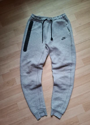 Jogging Nike fleece gris, marke: Nike, zustand: Gut, größe: S, 34,90 €, 37,35 € inklusive Vinted-Käuferschutz