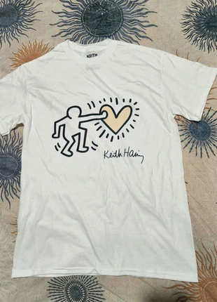 T-shirt Keith Haring blanc Motif cœur & silhouette 100% coton Taille M, marke: Coton, zustand: Neu, größe: M, 14,99 €, 16,44 € inklusive Vinted-Käuferschutz