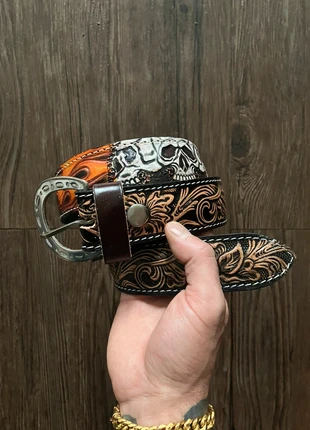🔸Ceinture biker crâne flamme vrais cuir gravé peint couture contrasté, marque: Vintage Dressing, état: Neuf sans étiquette, taille: 115 cm, 29,00 €, 31,15 € Protection acheteurs incluse