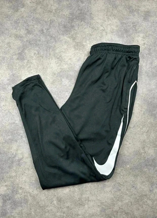 Jogging Nike | Taille M | Couleur Noir, marke: Nike, zustand: Sehr gut, größe: M, 18,00 €, 19,60 € beinhaltet Vinted-Käuferschutz Pro
