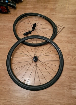 Roue bontrager paradigm sl, marque: Bontrager, état: Bon état, 95,00 €, 100,45 € Protection acheteurs incluse