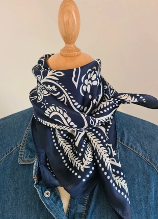 Foulard carré bandanas, état: Très bon état, 7,00 €, 8,05 € Protection acheteurs (Pro) incluse