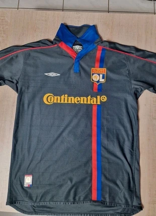 Maillot vintage Olympique Lyonnais 2003/2004 – Collector pour fans 🔴🔵, marca: Umbro, estado: Bueno, tamaño: M, 38,00 €, 40,60 € Protección al comprador incluida