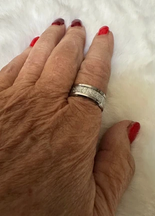 Zilverkleurige Trouwring, staat: Heel goed, maat: 56.9 mm / 18.1 mm Ø, € 2,50, € 3,33 inclusief Kopersbescherming