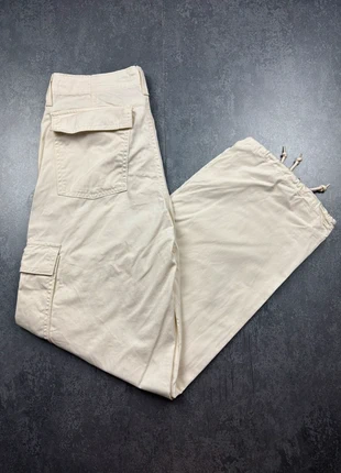 Pantalon cargo Levi’s Y2K beige ajustable aux chevilles taille W27 L30 / EU 36, brand: Levi's, condition: Very good, size: S / 36 / 8, €25.00, €26.95 includes Buyer Protection