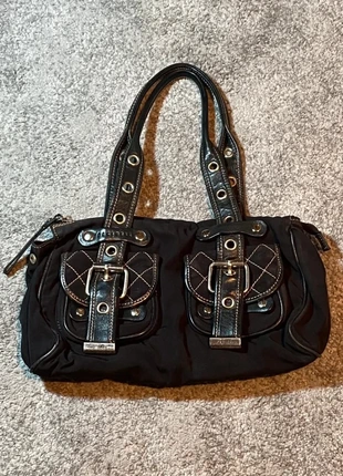 Sac à main en nylon noir Coccinelle à double poches avant, marca: Coccinelle, estado: Muito bom, €43.00, €45.85 inclui Proteção do Comprador