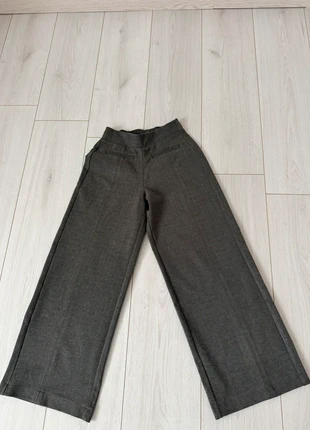 Pantalon fille Zara, marque: Zara, état: Très bon état, taille: 10 ans / 140 cm, 7,00 €, 8,05 € Protection acheteurs incluse