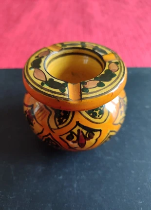 Cendrier anti-fumée en terre cuite vernis au motif Marocain, marque: artisanale, état: Neuf sans étiquette, 8,00 €, 9,10 € Protection acheteurs incluse