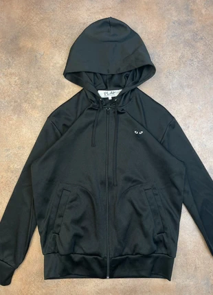 Sweat à capuche noir zippé Comme des Garçons PLAY, taille L, logo cœur brodé (3603), brand: Comme des Garçons, condition: Very good, size: L, €95.00, €100.45 includes Buyer Protection Pro