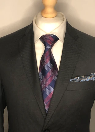 Pierre Cardin Paris Navy–Blue/Red Check Pattern Pure Silk Made in France, merk: Pierre Cardin, staat: Heel goed, € 24,00, € 25,90 inclusief Kopersbescherming