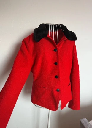 Vintage Rote Wolljacke mit Kunstpelz, brand: Sonstiges, condizioni: Ottime, taglia: S / IT 40 / EU 36, €25.00, €26.95 include la Protezione acquisti