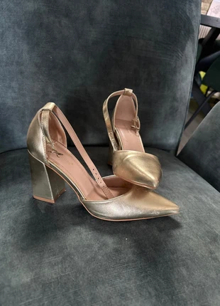 Gouden pumps, merk: geen merk, staat: Goed, maat: 36, € 3,00, € 3,85 inclusief Kopersbescherming