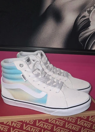 Sublimes Vans montantes Édition limitée 2025 beige arc-en-ciel Modèle très rare 38, marke: Vans, zustand: Neu, mit Etikett, größe: 38, 65,00 €, 68,95 € inklusive Vinted-Käuferschutz