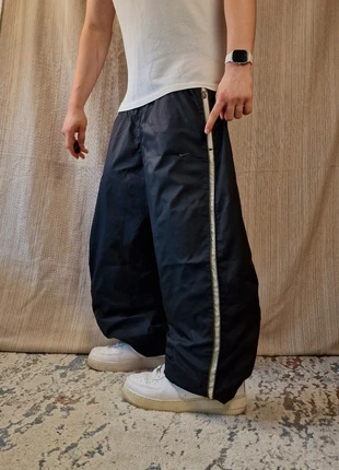 Nike Vintage Baggy Parachute Pants Schwarz Weiß NRG Solo Swoosh TN Shox Trackpants, marca: Nike, estado: Muy bueno, tamaño: M, 39,95 €, 42,65 € Protección al comprador incluida