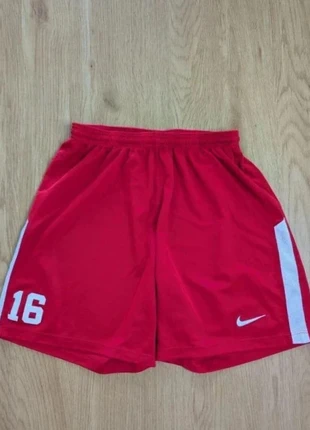 Short Rouge Nike | Taille M / 38 / 10 | Très bon état, marque: Nike, état: Très bon état, taille: M / 38 / 10, 14,40 €, 15,82 € Protection acheteurs (Pro) incluse