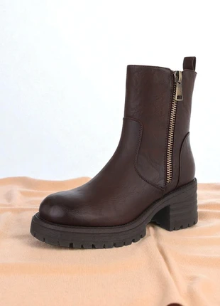 Très jolie paire de bottines couleur marron, taille 38, marca: Autre boutique, estado: Muy bueno, tamaño: 38, 52,00 €, 55,30 € Protección al comprador incluida