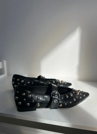 Bailarinas negras con tachuelas metálicas | Estilo rocker chic elegante, marca: Stradivarius, estado: Muito bom, tamanho: 39, €15.00, €16.45 inclui Proteção do Comprador