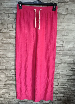 🪷Pantalon fluide fuschia - taille à plat 37 - longueur 107 - polyester et elasthane, marque: pas d'étiquette, état: Très bon état, taille: M / 38 / 10, 5,50 €, 6,48 € Protection acheteurs incluse