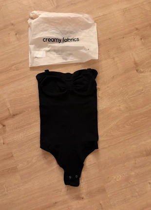 Creamy fabrics trägerloser Body schwarz black L Neu OVP, marque: creamy fabrics, état: Neuf avec étiquette, taille: L / 40 / 12, 25,00 €, 26,95 € Protection acheteurs incluse