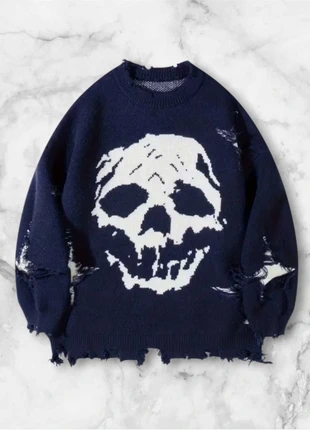 Pull bleu marine effet usé avec grand motif tête de mort blanche, taille M, style streetwear, marque: y2k, état: Très bon état, taille: M, 40,00 €, 42,70 € Protection acheteurs (Pro) incluse