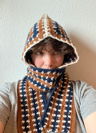 Crochet scoodie - brown blue, merk: crocheting.sam, staat: Nieuw zonder prijskaartje, maat: Universele maat, € 40,00, € 42,70 inclusief Kopersbescherming