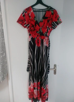 Robe longue fleurs rouges- Via Gola Del Pero, marque: Via Gola Del Pero, état: Très bon état, taille: M / 38 / 10, 2,00 €, 2,80 € Protection acheteurs incluse