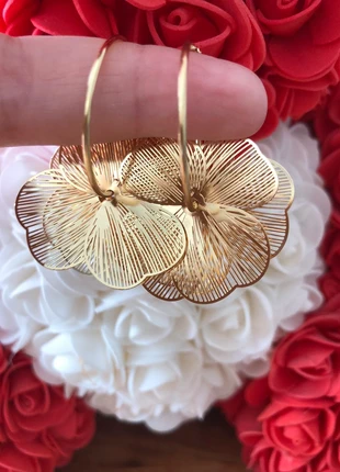 créoles fleurs dorées, brand: Tendance, condizioni: Nuovo senza cartellino, €6.00, €7.00 include la Protezione acquisti