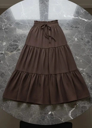 Jupe longue fluide marron à volants avec lien à nouer, coupe élégante et polyvalente, marke: LOOK, zustand: Sehr gut, größe: L / 40 / 12, 42,92 €, 45,77 € inklusive Vinted-Käuferschutz