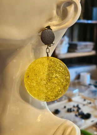 Boucles d'oreilles clips vintage année 90 rond jaune pailleté en acrylique, marke: Vintage, zustand: Sehr gut, 13,00 €, 14,35 € inklusive Vinted-Käuferschutz