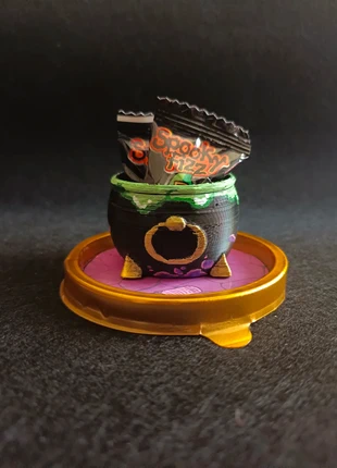 Mini Caldero “Spooky Treat”. Brilla con luz UV 🎃, merk: Tramagrama, staat: Nieuw zonder prijskaartje, maat: Universeel, € 5,00, € 5,95 inclusief Kopersbescherming