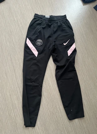 Nike paris, merk: Nike, staat: Heel goed, maat: XS, € 9,00, € 10,15 inclusief Kopersbescherming