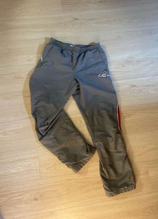 Pantalon trackpants gris et rouge, marque: trackpants, état: Bon état, taille: M, 10,00 €, 11,20 € Protection acheteurs incluse