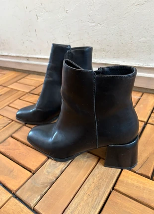 Bottines noir à talons femme, marque: Chaussea, état: Très bon état, taille: 39, 15,00 €, 16,45 € Protection acheteurs incluse