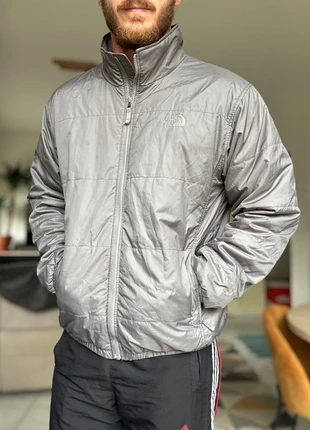 Doudoune The North Face grise argentée logo brodé - Taille L, merk: The North Face, staat: Heel goed, maat: L, € 40,00, € 42,70 inclusief Kopersbescherming