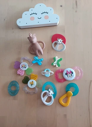 Lot de jouets et anneaux dentition, condition: Good, size: One size, €3.00, €3.85 includes Buyer Protection