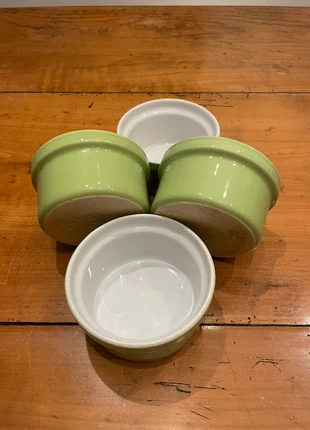 🥣 Lot de 4 ramequins vert – nuance amande – céramique brillante, marque: sans marque, état: Très bon état, 8,90 €, 10,05 € Protection acheteurs incluse