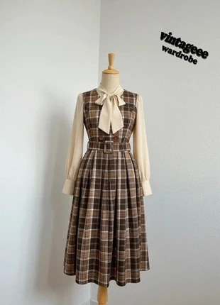 Robe chasuble mi-longue écossaise marron à ceinture intégrée, brand: friperie, condition: Very good, size: M / 38 / 10, €43.90, €46.80 includes Buyer Protection