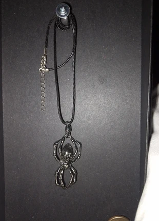 Collier araignée tête de mort, merk: De, staat: Heel goed, € 5,00, € 5,95 inclusief Kopersbescherming