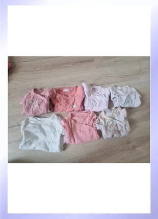 Lot body 1mois, brand: Kiabi, condizioni: Buone, taglia: Fino a 1 mese / 50 cm, €2.50, €3.33 include la Protezione acquisti