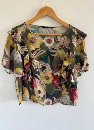 T-shirt à motif floral | Zara Basic | Taille M, marque: Zara, état: Très bon état, taille: M / 38 / 10, 5,00 €, 5,95 € Protection acheteurs incluse