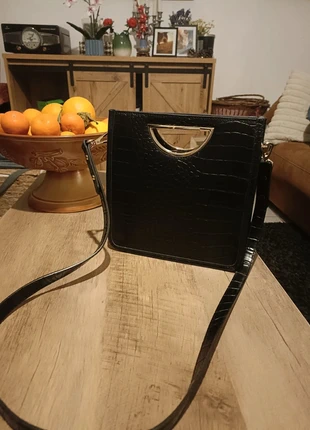 Sac Bandoulière Noir Effet Croco Pimkie - Poignée Dorée Chic, marque: Pimkie, état: Très bon état, 3,00 €, 3,85 € Protection acheteurs incluse