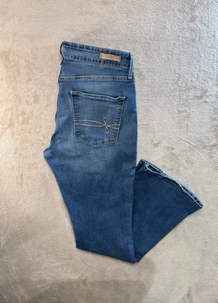 Jean Levi’s® Authentique femme bootcut bleu moyen taille FR 38 (W28 L32) très bon état 1054, marca: Levi's, estado: Muito bom, tamanho: M / 38 / 10, €15.00, €16.45 inclui Proteção do Comprador Pro