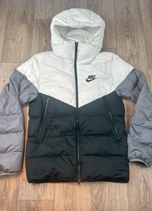 Doudoune Nike, marque: Nike, état: Très bon état, taille: S, 60,00 €, 63,70 € Protection acheteurs incluse