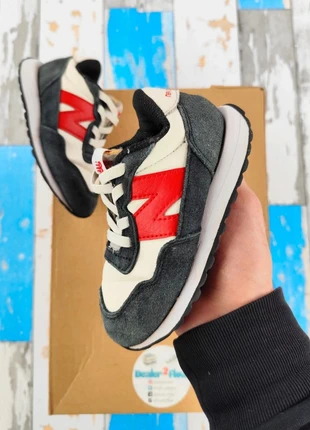 Baskets Sneackers New Balance 237 Enfants << White Red >> Taille 25.5, marque: New Balance, état: Très bon état, taille: 25, 25,00 €, 26,95 € Protection acheteurs (Pro) incluse