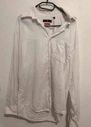 Chemise blanche balenciaga taille XL, marque: Balenciaga, état: Très bon état, taille: XL, 30,00 €, 32,20 € Protection acheteurs incluse