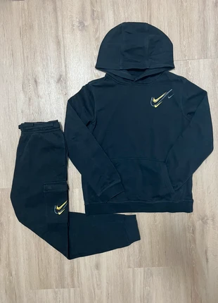 Zwart Nike trainingspak – kindermaat (broek L / trui XL), marque: Nike, état: Neuf sans étiquette, taille: L, 22,40 €, 24,22 € Protection acheteurs incluse