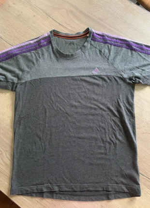 T-shirt Adidas, merk: adidas, staat: Heel goed, maat: M, € 4,00, € 4,90 inclusief Kopersbescherming
