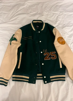 Varsity/baseball jas, merk: Zara, staat: Goed, maat: M, € 15,00, € 16,45 inclusief Kopersbescherming