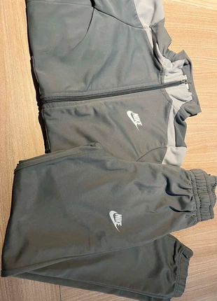 Survêtement nike, marque: Nike, état: Très bon état, taille: 10 ans / 140 cm, 15,00 €, 16,45 € Protection acheteurs incluse
